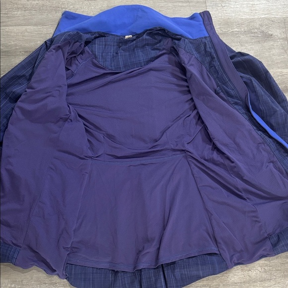 Lululemon “Ahead of the Curve” Ruffle Plaid Jacket Sz 4 Metal Logo Zippers - Picture 8 of 9